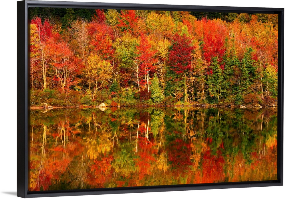 New Hampshire, New England, White Mountains, Echo Lake in autumn