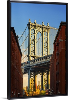 New York City, Brooklyn, Dumbo, Empire State Building framed by Manhattan Bridge