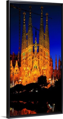Spain, Catalonia, Barcelona, Sagrada Familia, night view