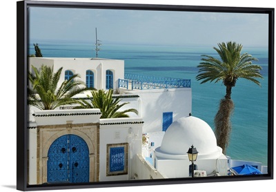 Tunisia, Tunis, Sidi Bou Said, White walled houses overlooking the Gulf of Tunis