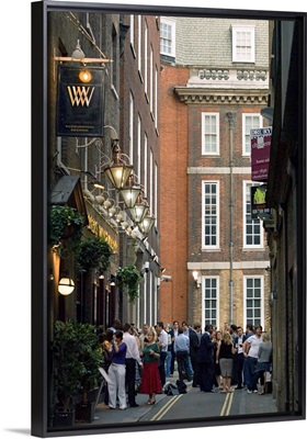 UK, England, Great Britain, London, People outside a pub in Westminster