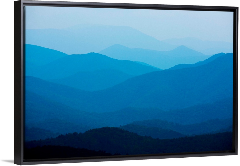 USA, Virginia, Blue Ridge Parkway, Appalachian Mountains fading into distance on spring afternoon