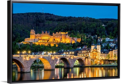 Alte Brucke (old bridge) and Schloss Heidelberg castle on the Neckar River at night