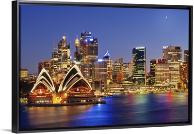 Australia, New South Wales, Sydney, Sydney Opera House, City Skyline at dusk