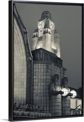 Finland, Helsinki, Helsinki Railroad Station, National Romantic-style figures