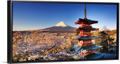 Japan, Yamanashi Prefecture, Fuji-Yoshida, Chureito Pagoda and Mt Fuji