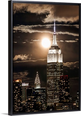 Manhattan, Moonrise over the Empire State Building, New York