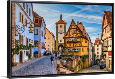 Spitalgasse street with Plonlein half-timbered building in the middle and Siebers Tower