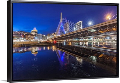 USA, New England, Massachusetts, Boston, Leonard P. Zakim Bridge, Dawn