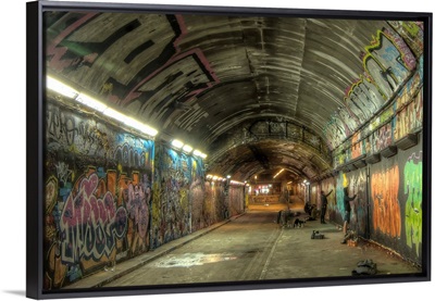 Graffiti Tunnel kids