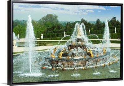 Fountain in a garden, Bassin De Latone, Versailles, Paris, Ile-de-France, France