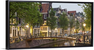 Grachtengordel canal ring at dusk, Amsterdam, Netherlands