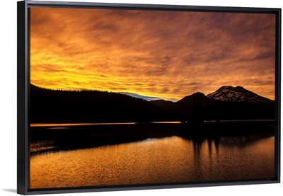 Dramatic Sunset At Deschutes National Forest, Bend, Oregon