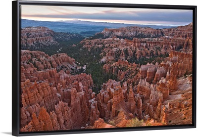 Red rock cliffs and hoodoos of Bryce Canyon Amphitheater, Utah