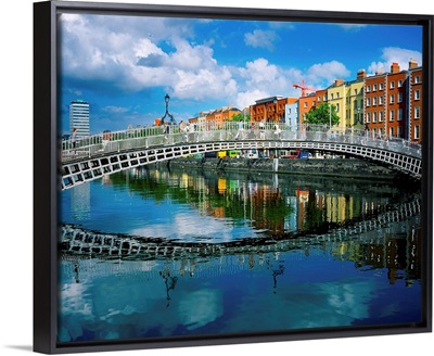 Ha'penny Bridge, River Liffey, Dublin, Ireland