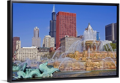 Buckingham Fountain in Grant Park with Sears Tower, Chicago, Illinois, USA