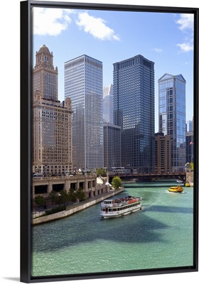 Tourist boat on the Chicago River, Chicago, Illinois
