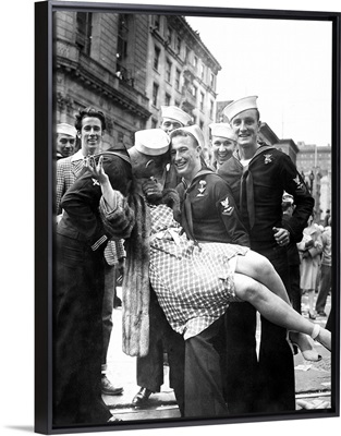 American sailors kissing and posing with a woman, celebrating the end of World War II