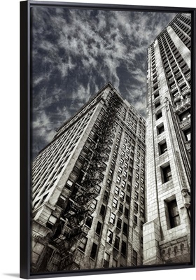 Scattered clouds on the skyscrapers in Chicago, Illinois
