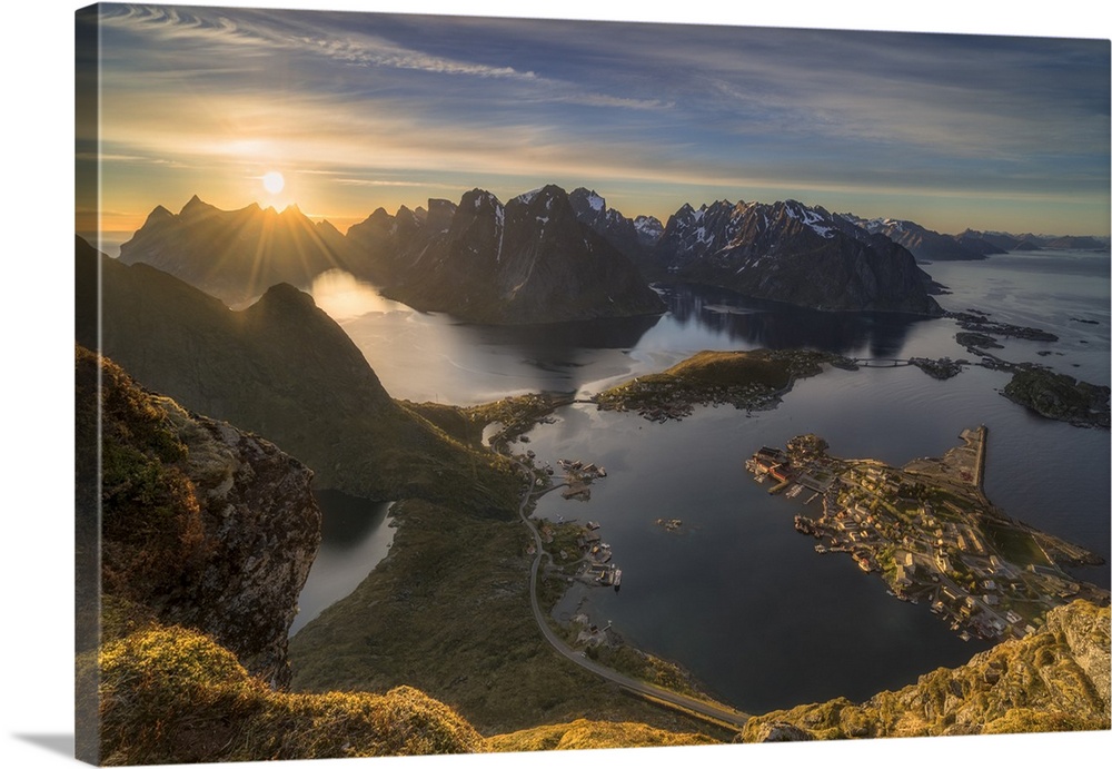 Quite a steep trail among grass and rowanberry leads up to Reinebringen (448 meters). At 400m, as you lean over the edge, ...