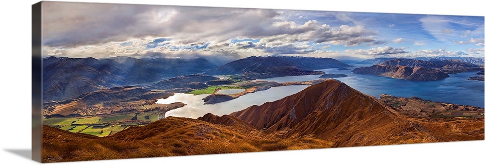 Panorama from Roy's Peak of Lake Wanaka and Mount Aspiring, New Zealand.
