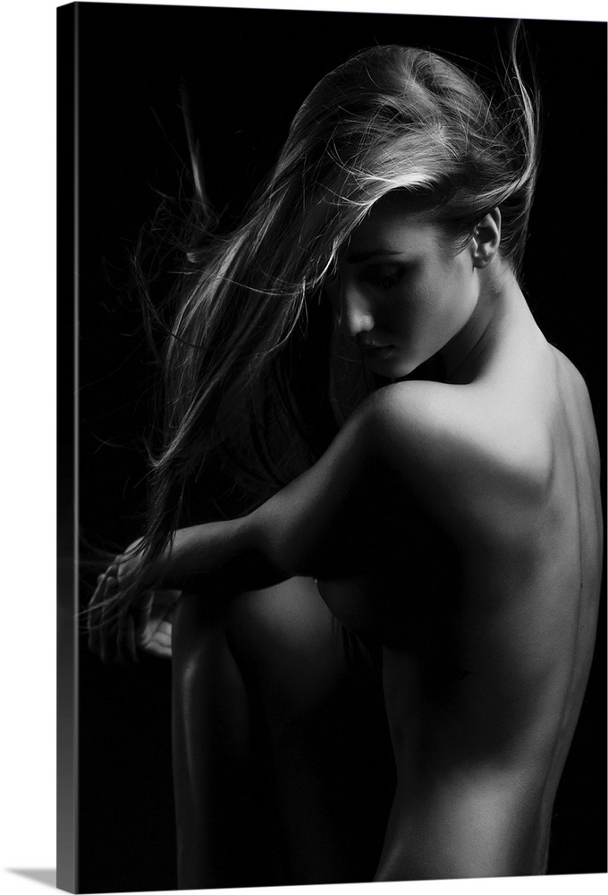 Black and white portrait of a beautiful nude woman.