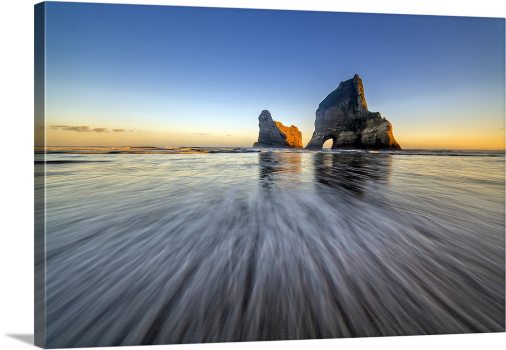 Long exposure landscape photograph of Wharaiki Beach, New Zealand