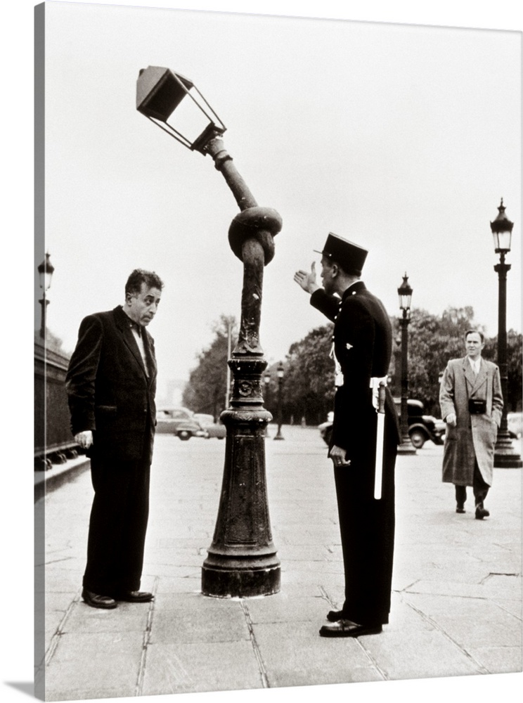 1950s Funny French gendarme accusing man of tying streetlamp in a knot.