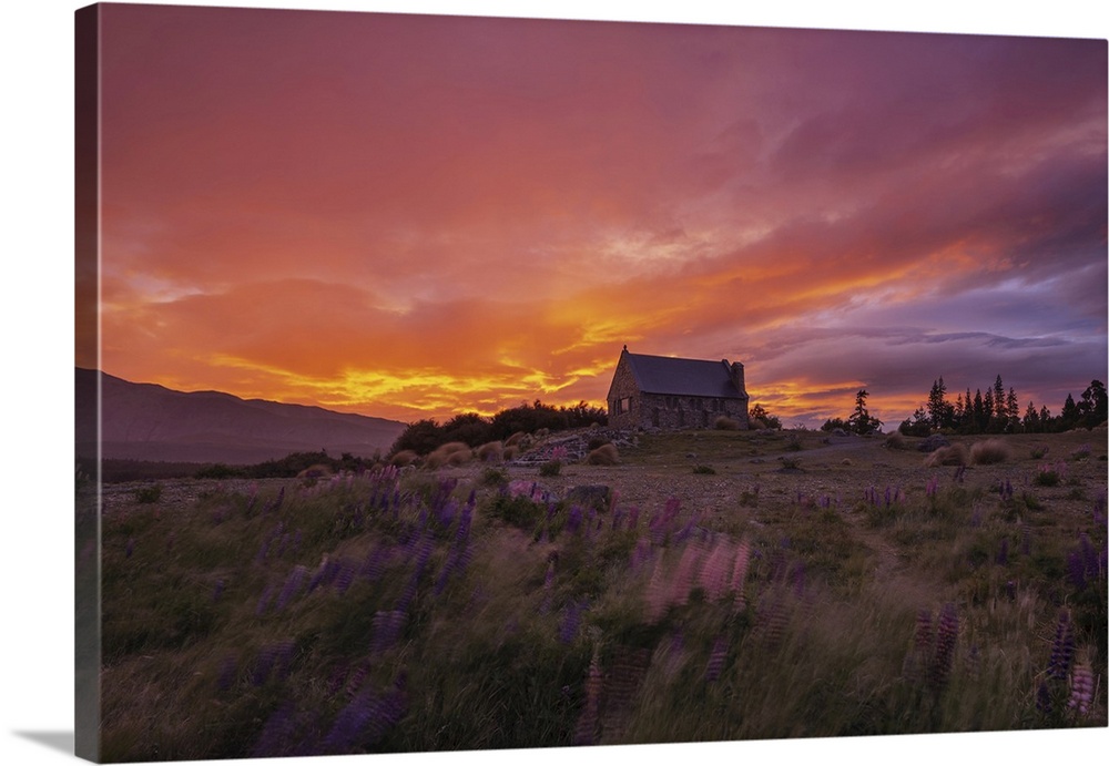 Church of the Good Shepherd at Lake Tekapo at sunrise dawn. Lake Tekapo, Mackenzie District, Canterbury, South Island New ...