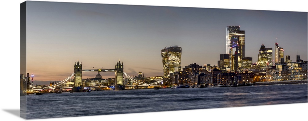 Cityscape and skyline of London at dusk with 20 Fenchurch, 22 Bishopsgate, and various other skyscrapers, and the River Th...