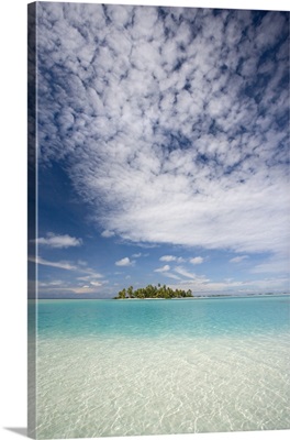French Polynesia, Tuamotu Islands, Rangiora, Turquoise Water And Blue Skies