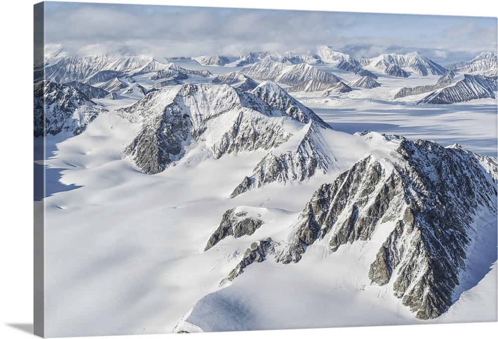 Glaciers and mountains of Kluane national park and reserve, near Haines junction, Yukon, Canada.