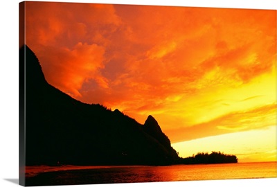 Hawaii, Kauai, Napali Coast, Bali Hai At Sunset, Bright Orange Sky And Calm Ocean