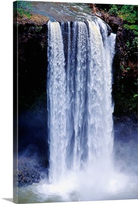 Hawaii, Kauai, Wailua Falls State Park, Close-Up Of Cascading Waterfall