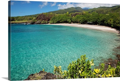Hawaii, Maui, Hana, A sunny view of Hamoa Beach with clear ocean