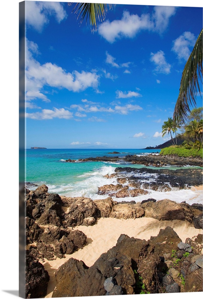 Hawaii, Maui, Makena, Maui Wai Or Secret Beach And Rocky Surroundings