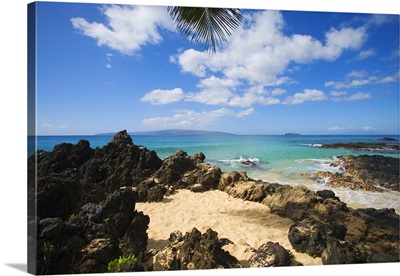 Hawaii, Maui, Makena, Maui Wai Or Secret Beach And Rocky Surroundings