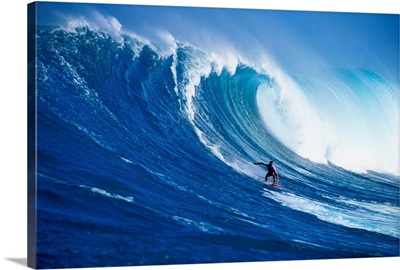 Hawaii, Maui, Peahi, Surfer On Big Wave Curling And Crashing Behind