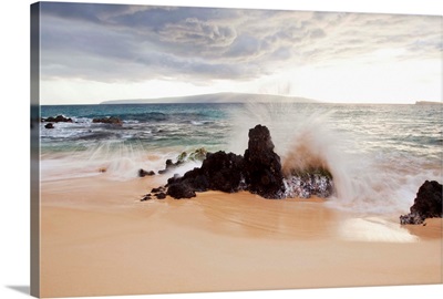 Hawaii, Maui, Surf Crashes Onto Big Beach