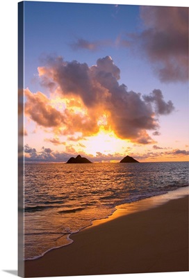 Hawaii, Oahu, Lanikai, Sunrise With The Mokulua Islands In The Distance