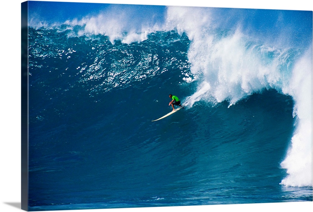 Hawaii, Oahu, North Shore, Waimea, Surfer Riding Wave