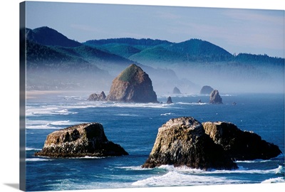 Haystack Rock, The Needles And Sea Stacks, Cannon Beach, Oregon
