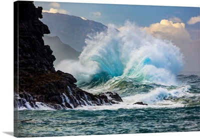 Large Waves On The Na Pali Coast Of The Hawaiian Islands, Kauai, Hawaii