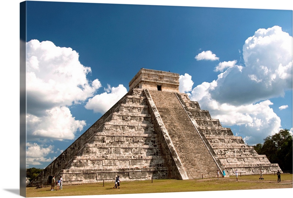 Mexico, Yucatan, Chichen Itza, El Castillo (also called the Pyramid of Kukulcan)