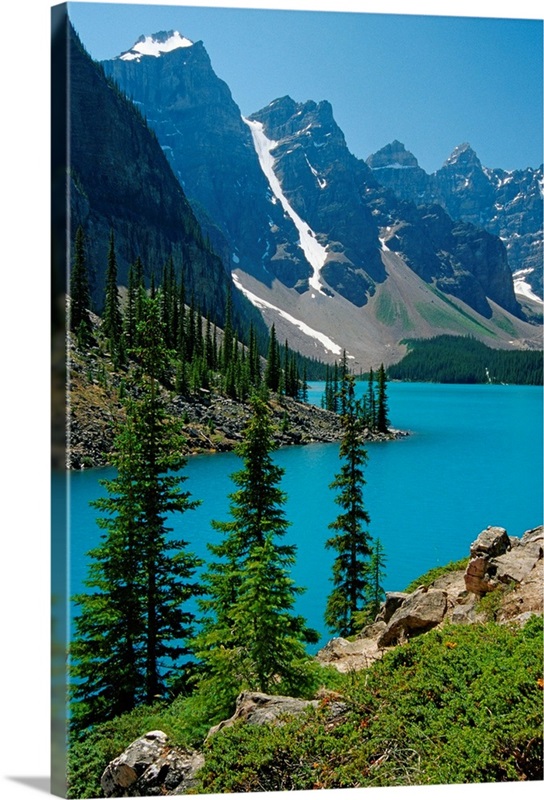 Moraine Lake And The Wenkchemna Peaks, Banff National Park, Alberta ...