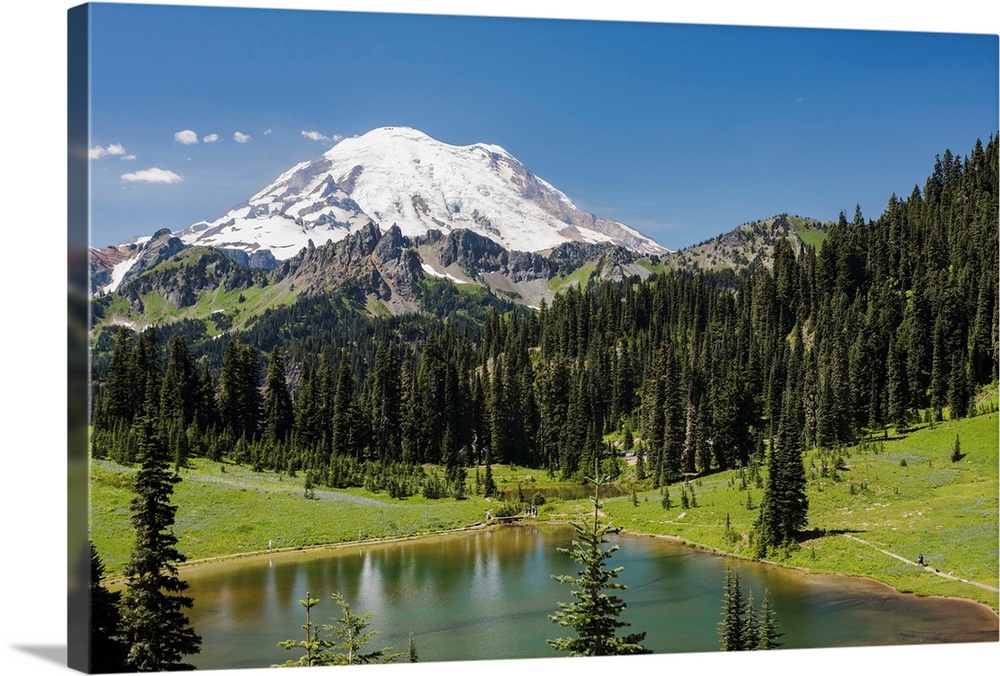 A view of Mount Rainier above Tipsoo Lake, near the top of Chinook Pass on Highway 410 in the Cascade Mountains, Washingto...