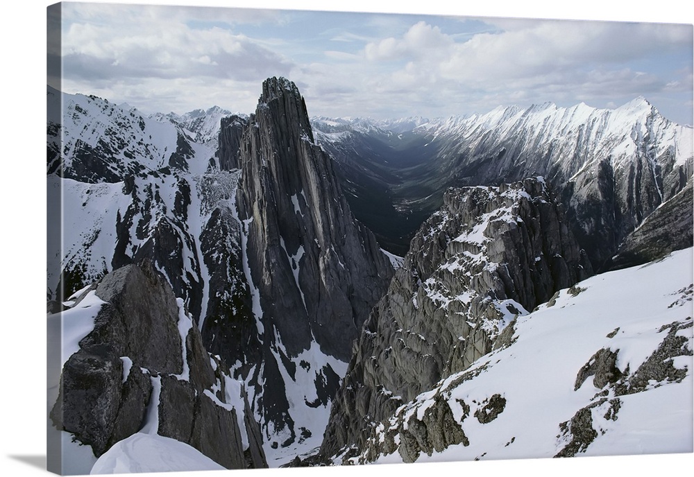 Rugged peaks of Mount Louis in Banff National Park, AB, Canada, Alberta, Canada