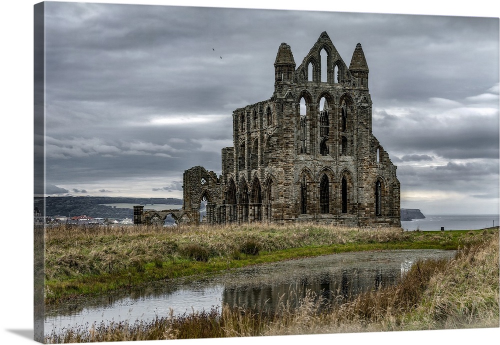 Ruins of Whitby Abbey, North Yorkshire, UK, Whitby, North Yorkshire, England