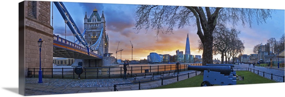 UK, Panoramic view of cityscape at dusk, London