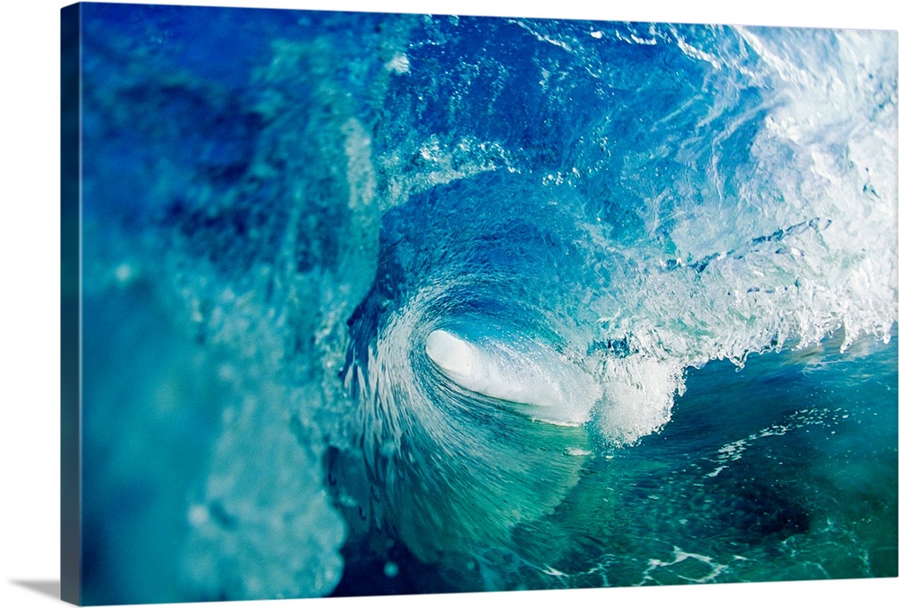 Big photo on canvas of a wave rolling and about to crash in the ocean.